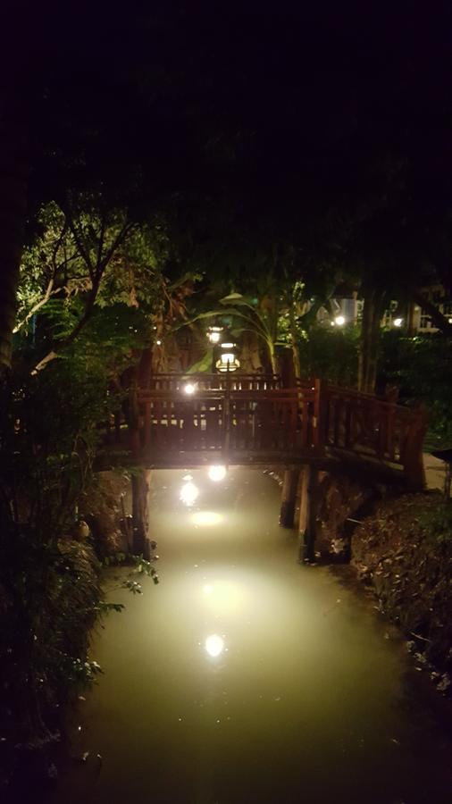 Ruean Mai Chai Khlong Ампхава Экстерьер фото